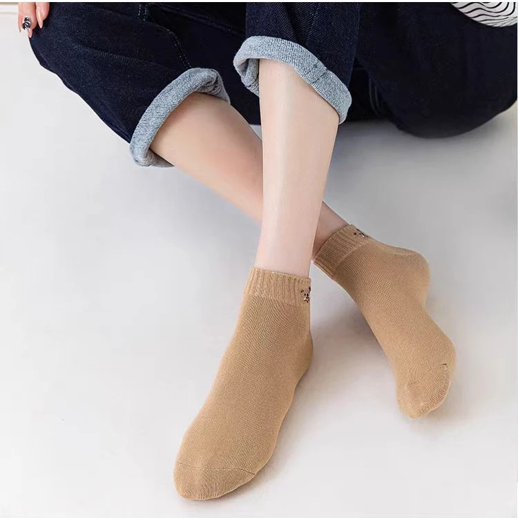五双特惠卡通女袜子短袜ins潮少女小熊短筒船袜四季厚款白色女袜