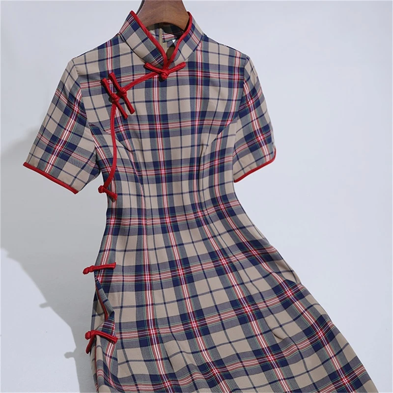 戚薇改良格子旗袍新款2024夏季年轻款少女国风鱼尾复古文艺连衣裙