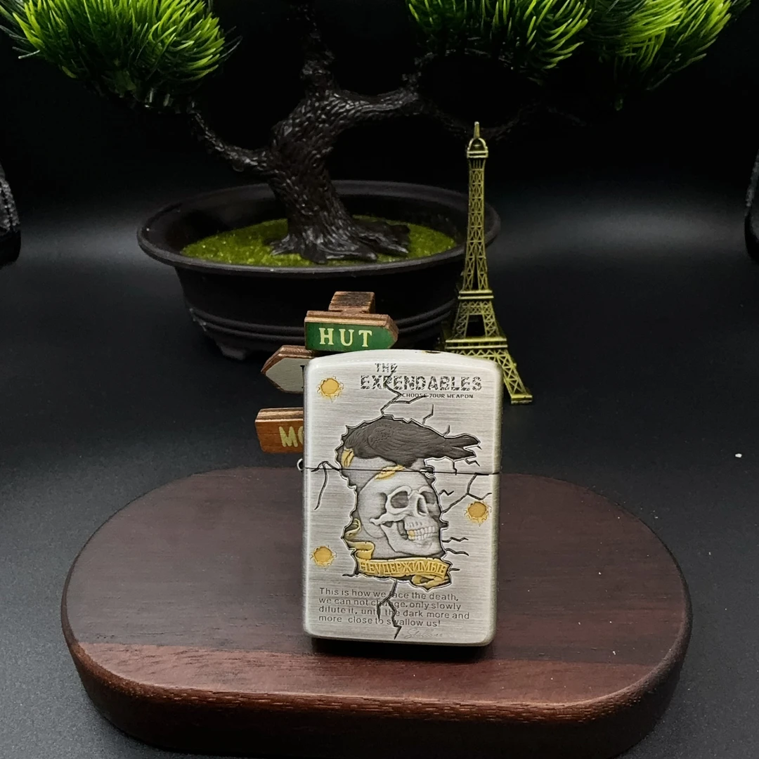 ZIPPO打火机  熏银镀金敢死队 168盔甲煤油打火机 DYJ1