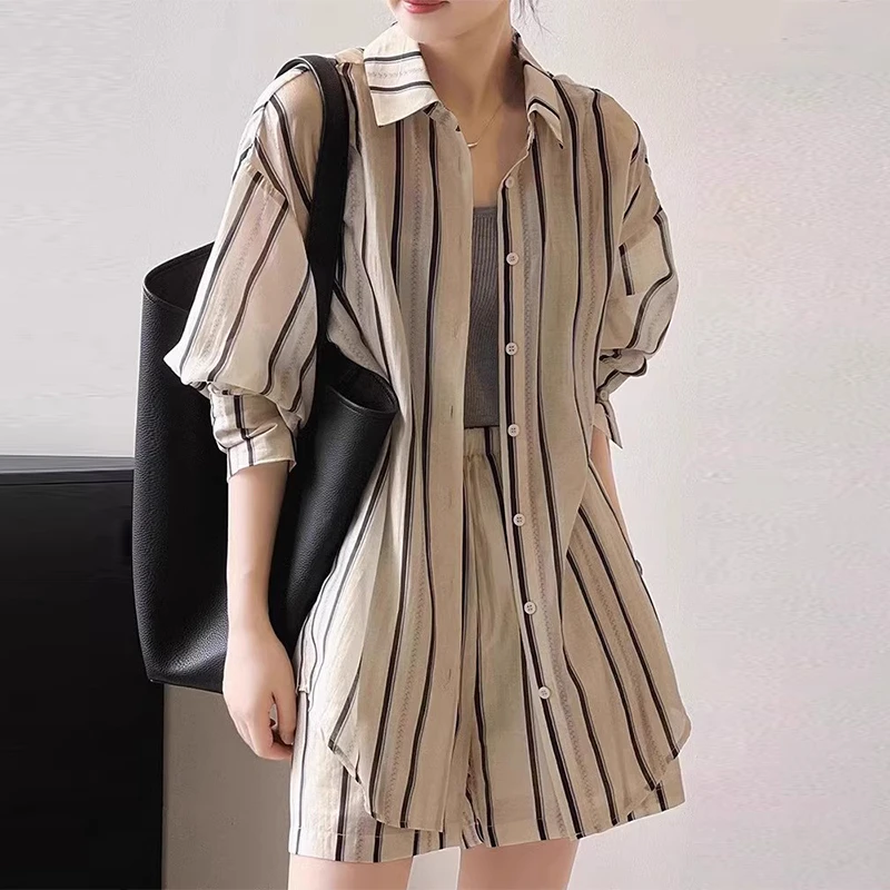 2025夏季新款减龄竖条纹通勤气质时尚女防晒衬衫休闲短裤两件套装