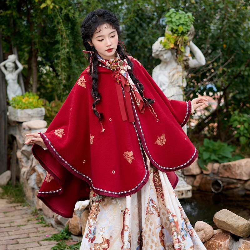 十三余小豆蔻儿[红榴秋焰]国风异域感绣花兜帽红色斗篷汉服外套女