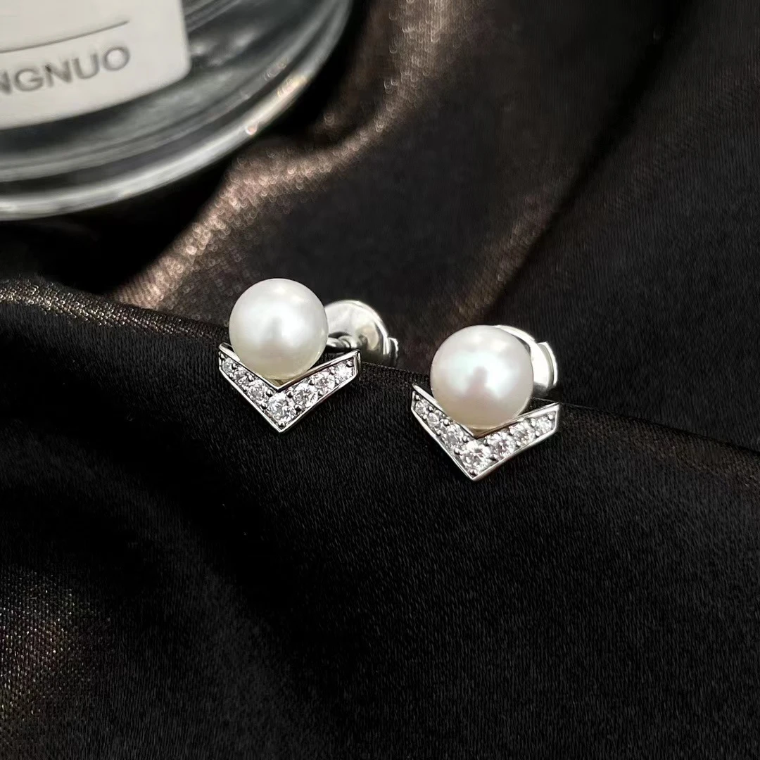 合金耳饰  轻奢小众约瑟芬皇后白鹭时尚耳钉V字形镶钻通勤气质女