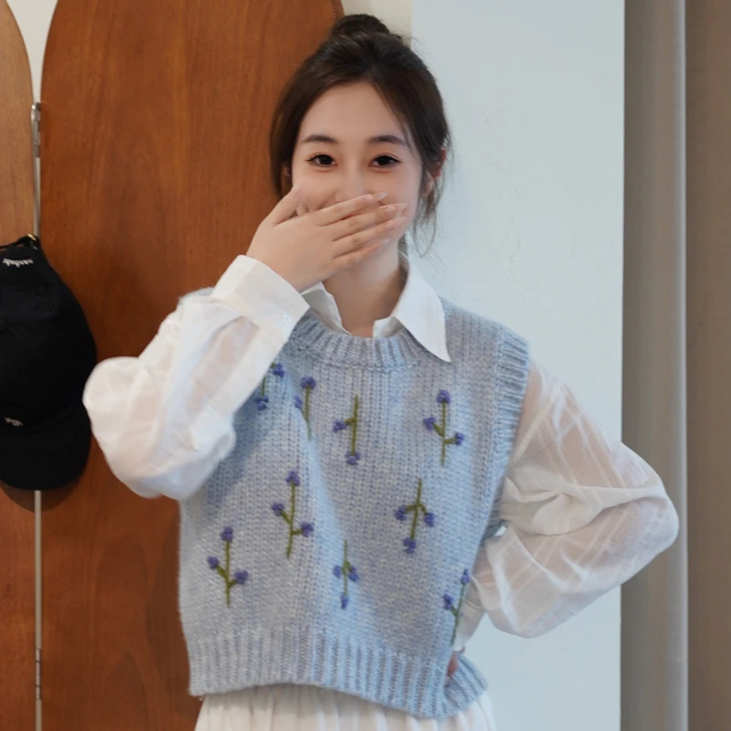 微笑向暖 秋季新圆领羊毛无袖叠穿百搭精致立体花朵软糯马甲背心