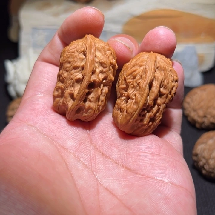 文玩核桃把件老*异形核桃。
