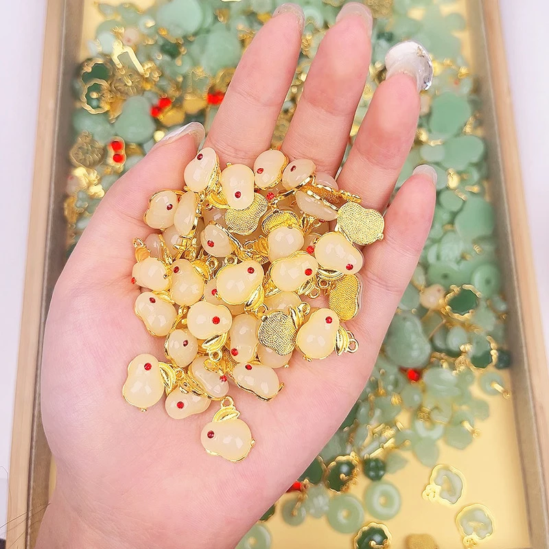 小兔子琉璃挂件DIY饰品配件批发合金手链手工项链吊坠材料