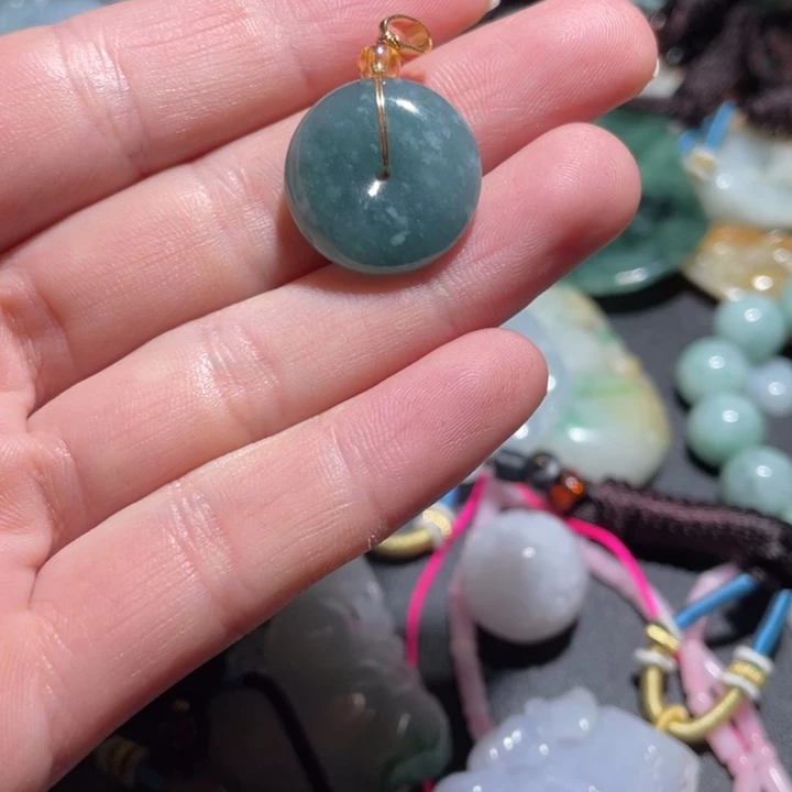 【闪购商品】翡翠吊坠(不含链)未镶嵌