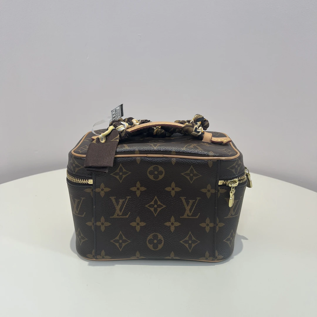 95新 LouisVuitton/路易威登 小号化妆包