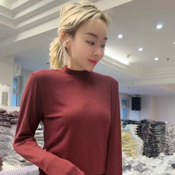 流行款安可拉红色修身打底衫