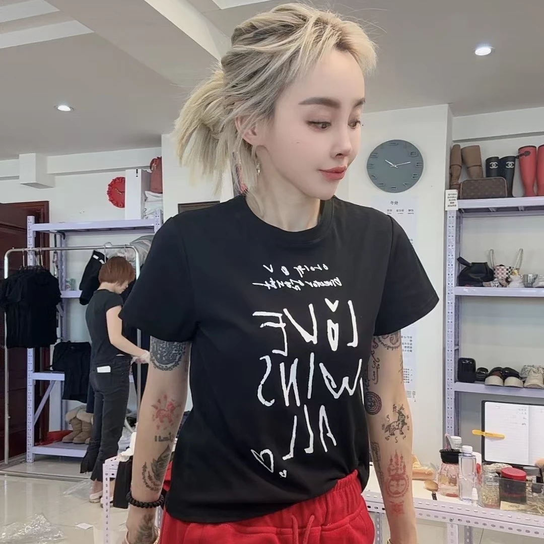 流行款 黑色字母印花短袖