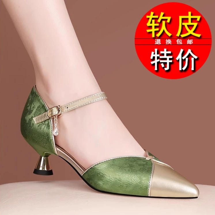 国风时尚包头一字带中跟凉鞋2024夏季新款细跟复古拼色中空女鞋