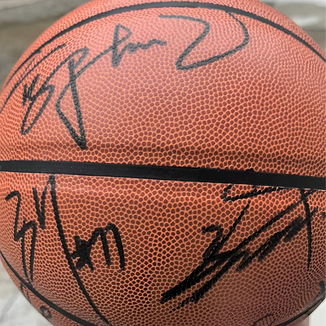 夏日好礼-绝版-辽宁男篮签名篮球（高中毕业礼，生日愿望）纯手签！