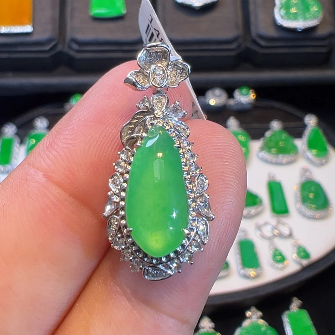 翡翠吊坠(不含链)18K金镶嵌