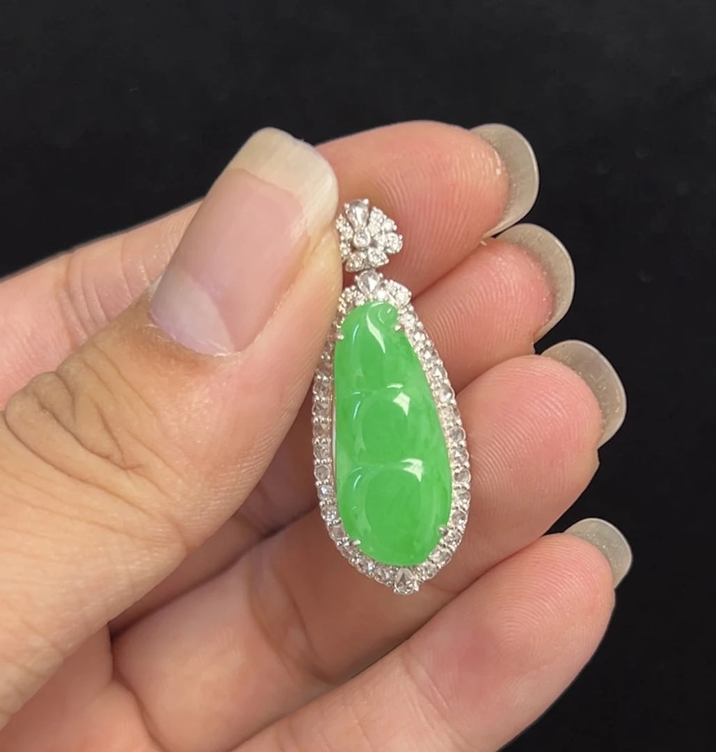 18k翡翠镶嵌吊坠