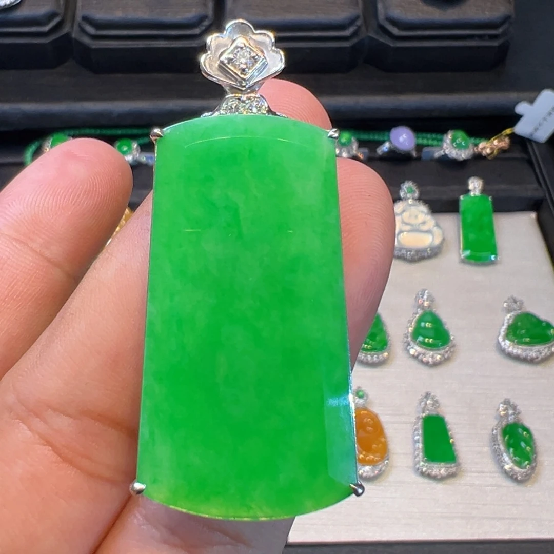 翡翠吊坠(不含链)18K金镶嵌