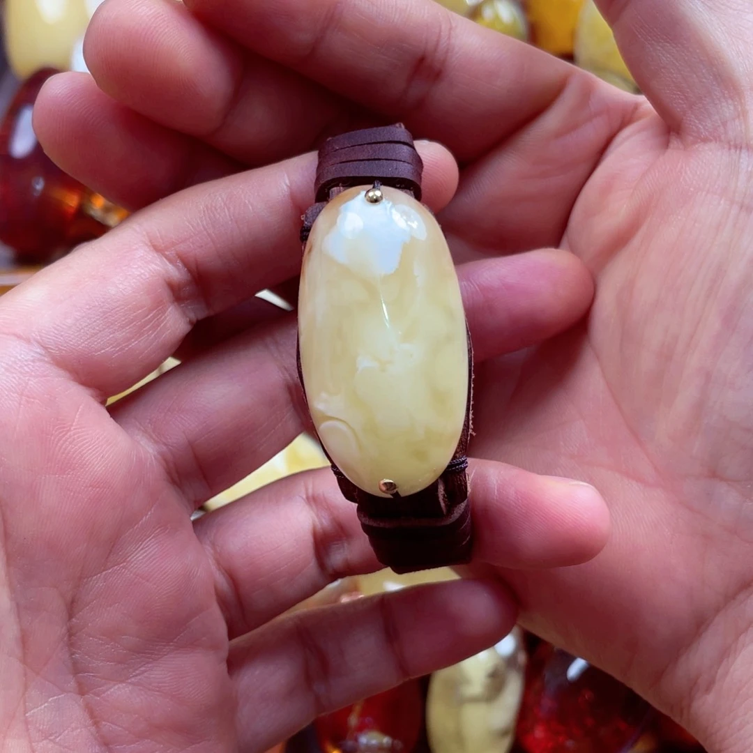 琥珀裸石未镶嵌?***梦手牌