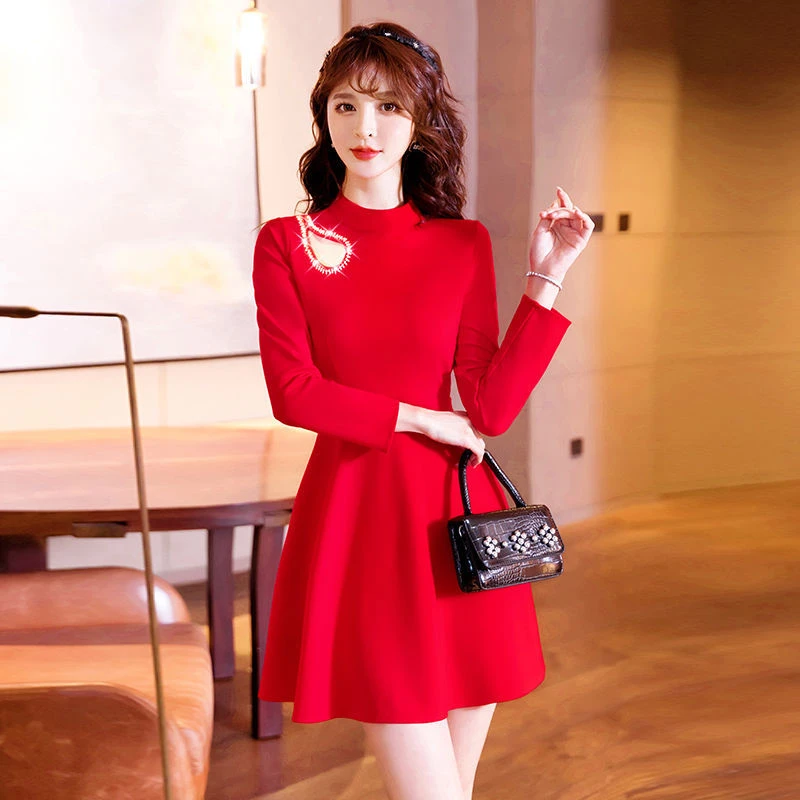 本命年红色礼服连衣裙高级感订婚女装春秋季冬季新款气质小红裙