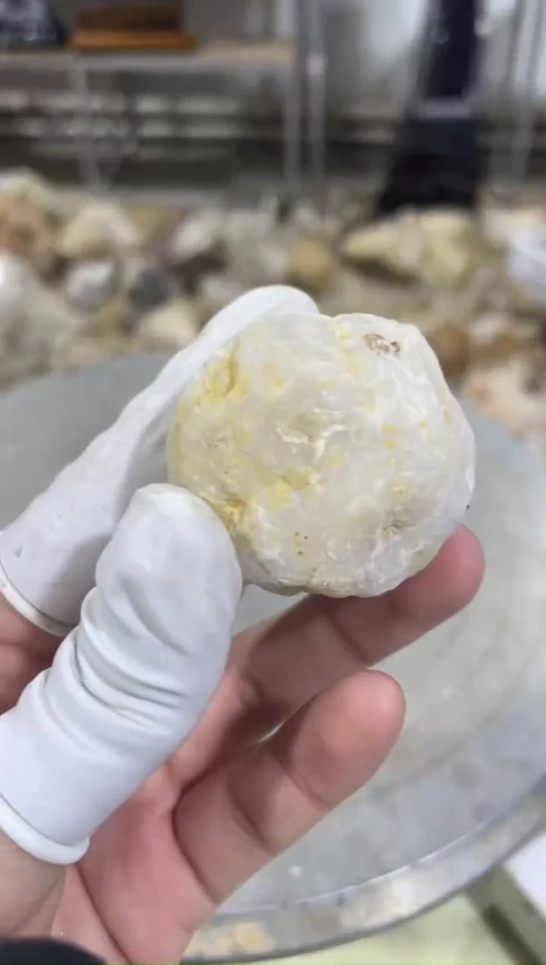 【闪购商品】水晶晶洞未镶嵌摩咯哥晶洞