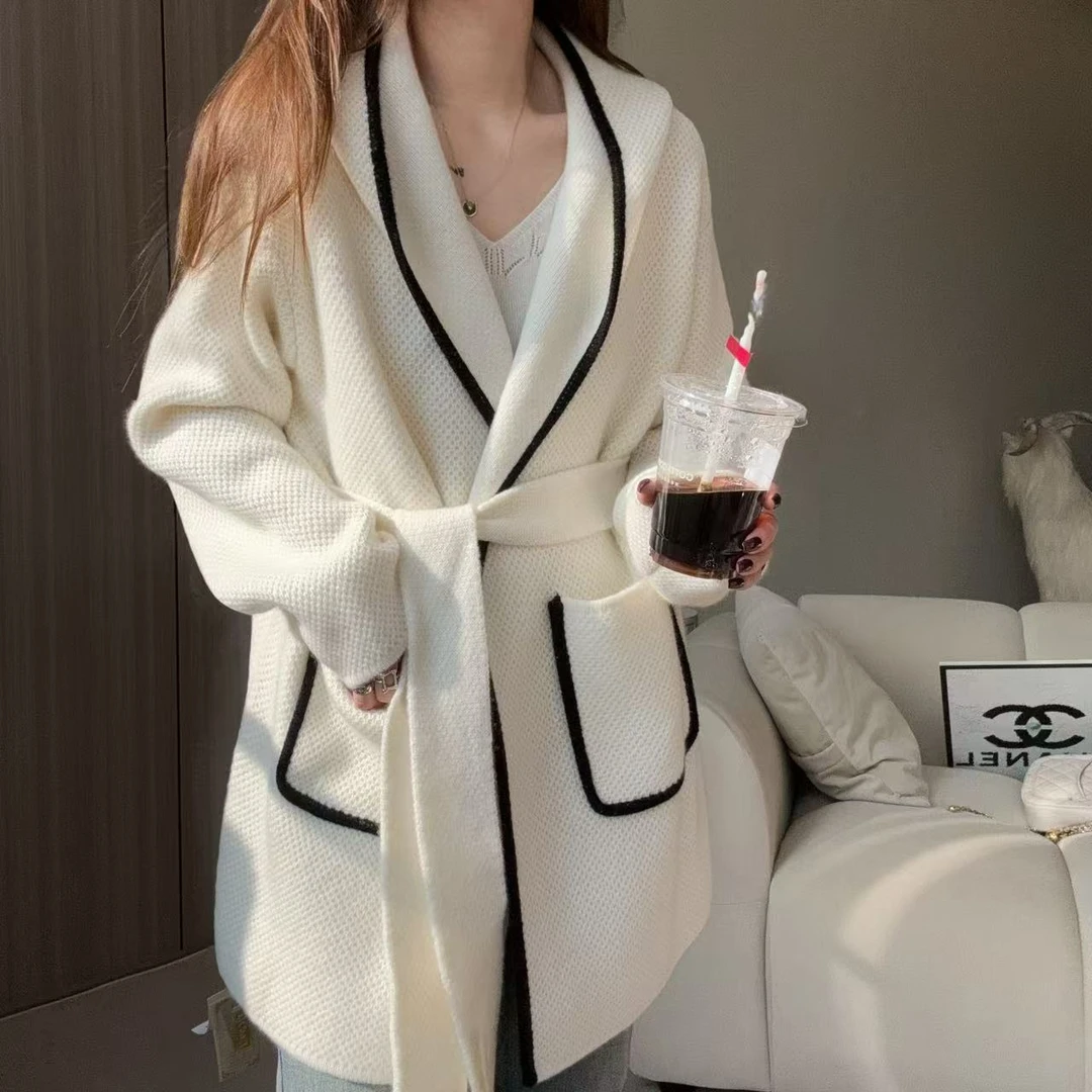 【享受冬日的慵懒】241508连帽款黑白撞色拼接款山羊绒外套带腰带