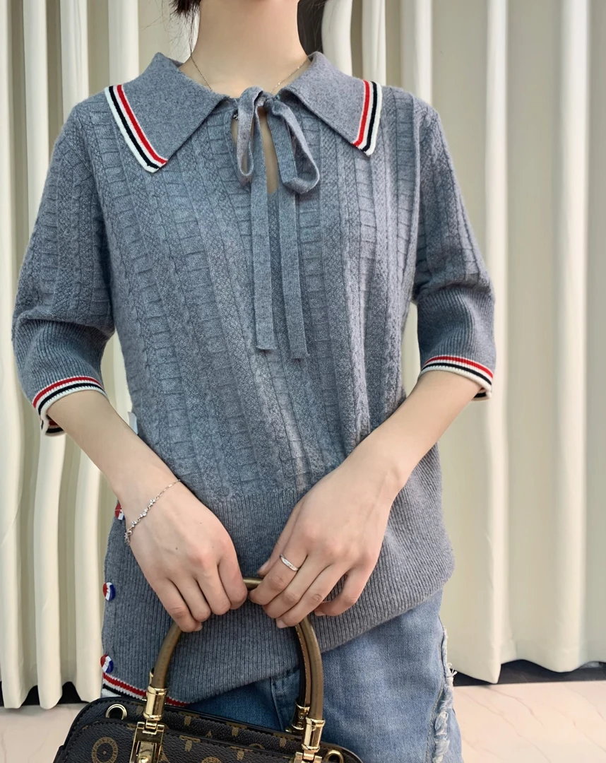 【俩月羊绒】轻奢240129-时尚修身翻领蝴蝶结针织羊绒短袖