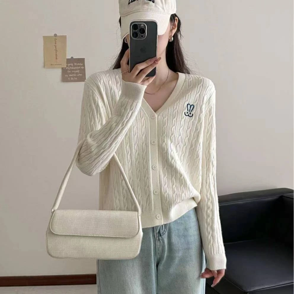 刺绣坑条V领针织开衫毛衣女秋装大码打底衫胖mm显瘦遮肚藏肉上衣