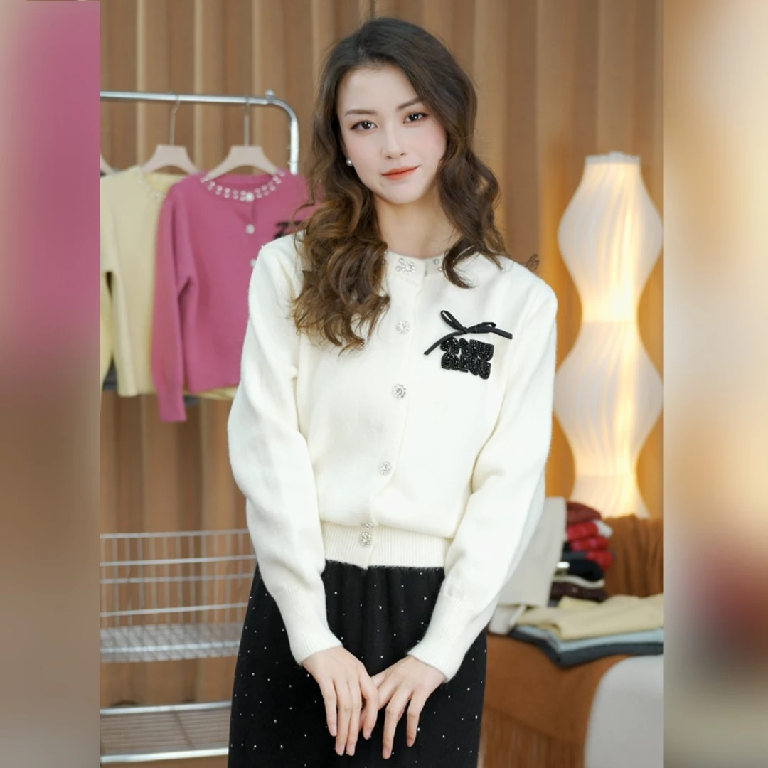 新衣重工小香风蝴蝶结镶钻针织开衫女领口毛衣外套