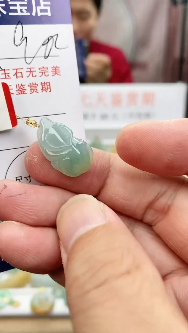 【闪购商品】翡翠颈饰18K金镶嵌翡翠牛