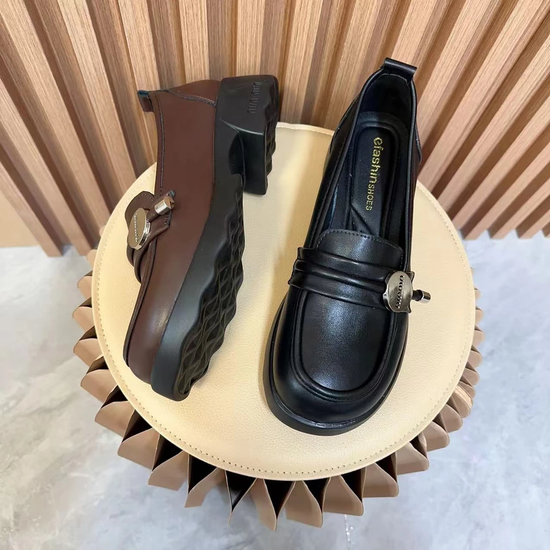 2291新款时尚软底软皮粗跟时尚百搭女鞋秋冬皮鞋真皮乐福鞋厚底