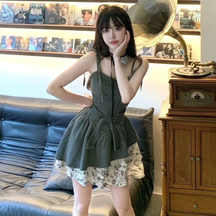 2024夏季新款复古碎花拼接牛仔连衣裙女收腰小众气质不规则短裙子