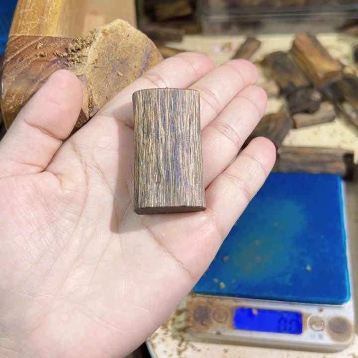 沉香吊坠空*红棋楠沉香吊坠7.5克