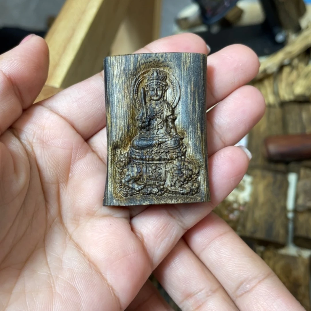 【闪购商品】沉香吊坠周*燚绿棋楠雕刻牌9.9克