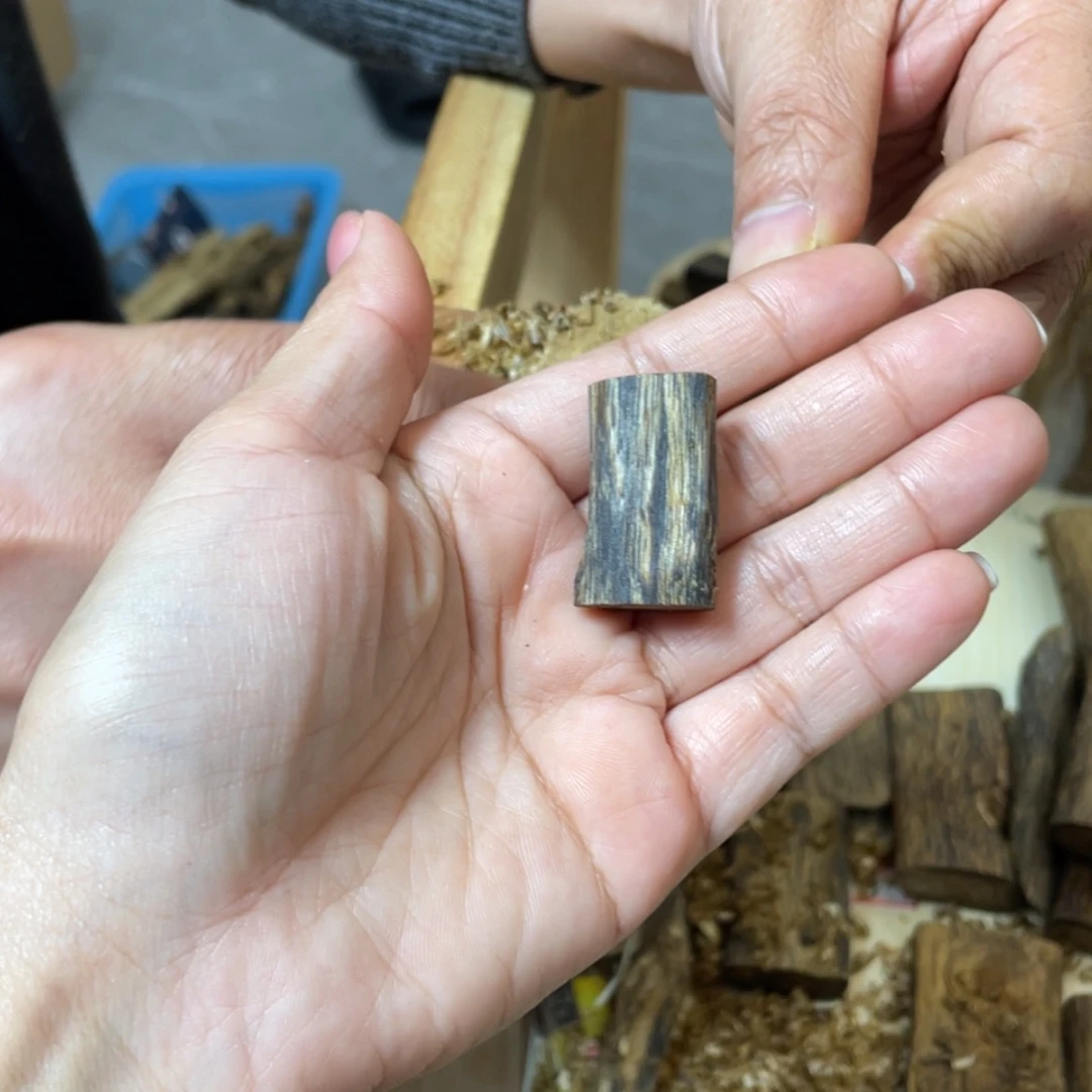 【闪购商品】沉香吊坠绿棋楠素牌3.7克