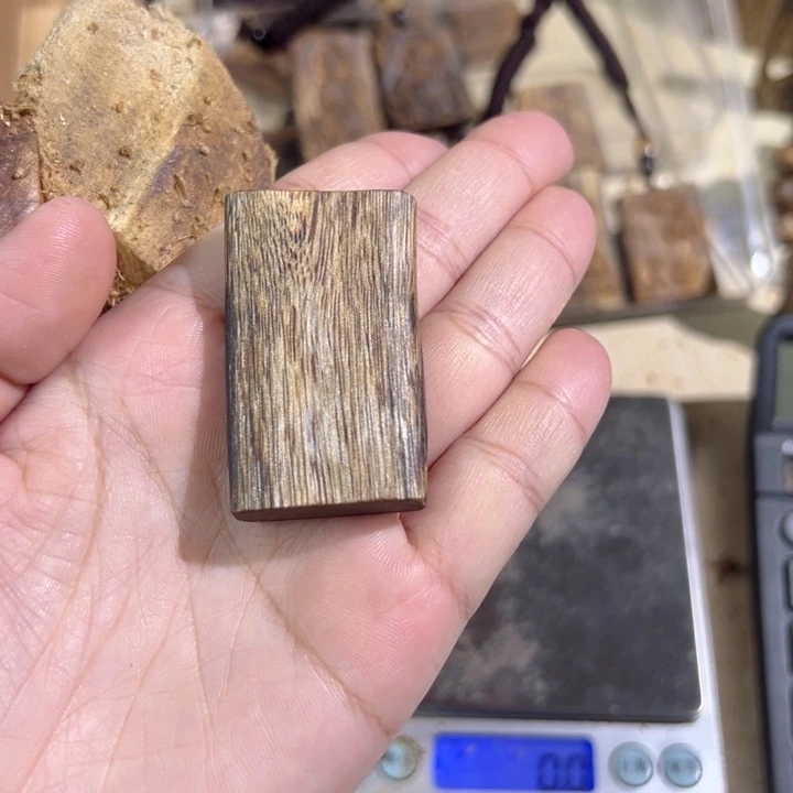 沉香吊坠绿棋楠沉香吊坠7克