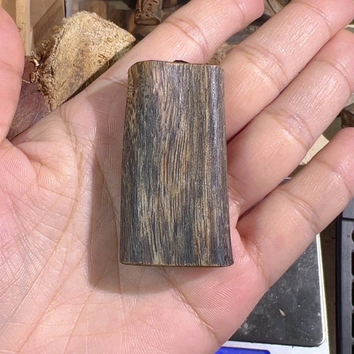 沉香手把件绿棋楠沉香吊坠10.8克