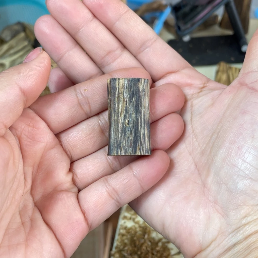 【闪购商品】沉香吊坠绿棋楠素牌4.3克