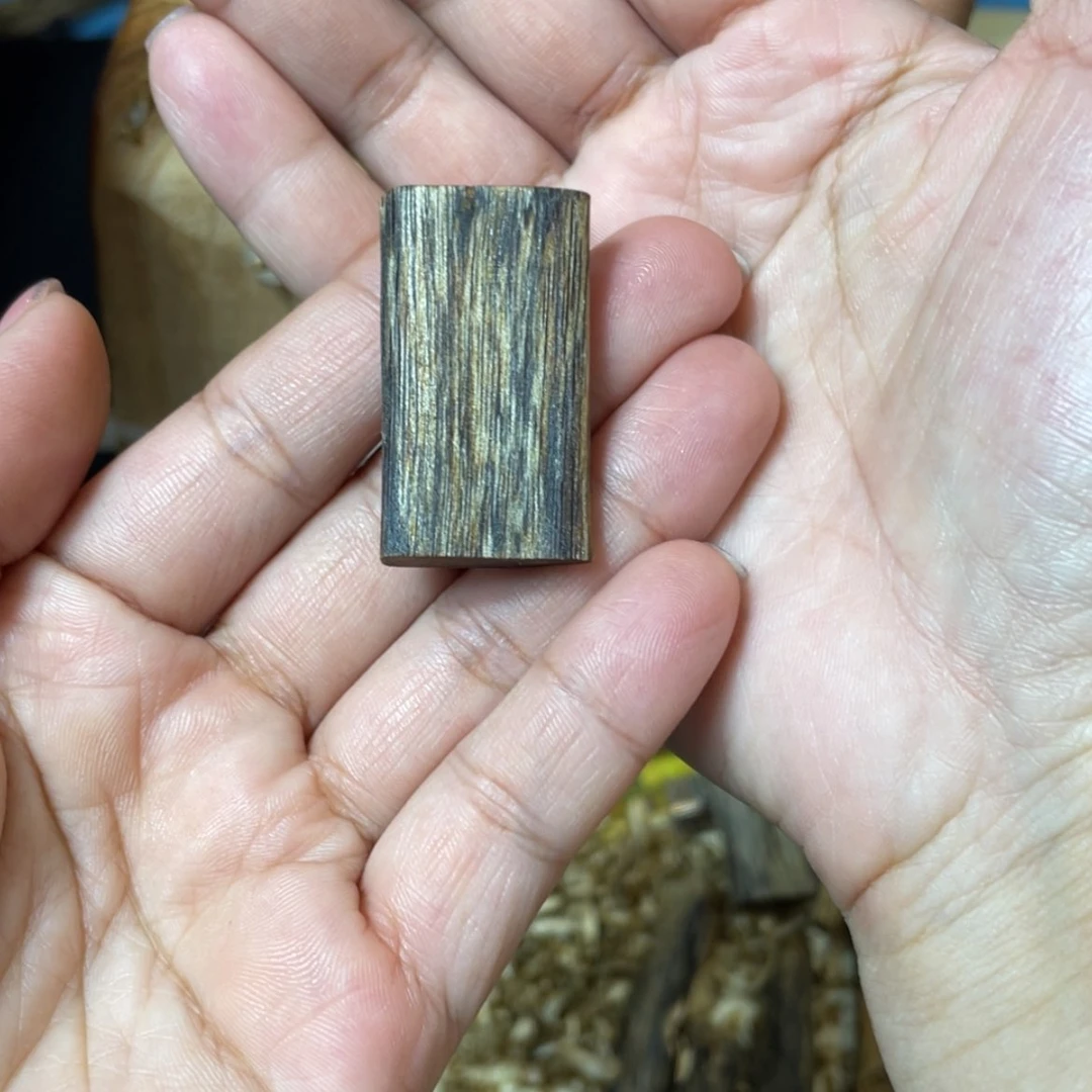【闪购商品】沉香吊坠绿棋楠素牌4.1克