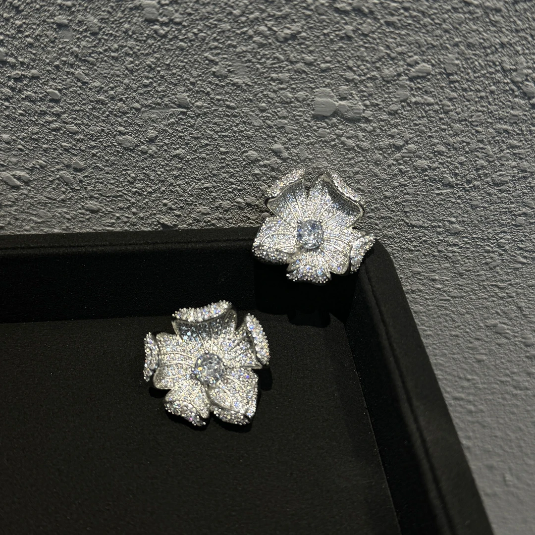 非金属耳饰 新款花朵耳饰花瓣分明气质精致立体感耳钉1260