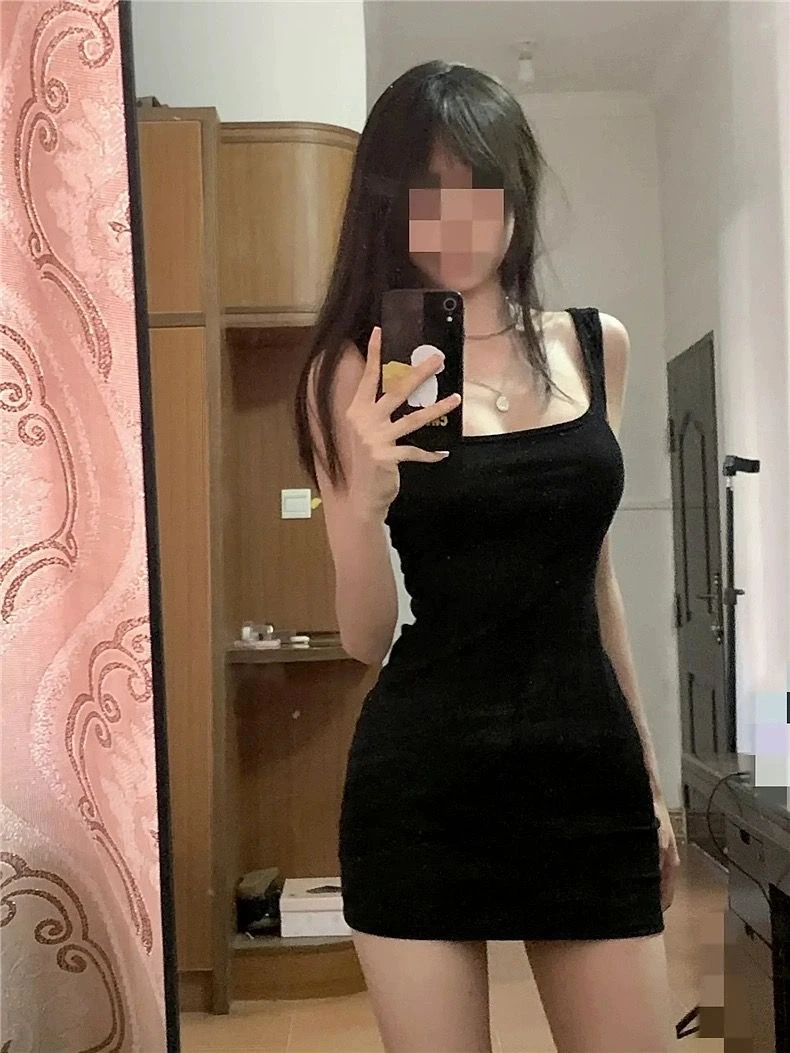 黑色背心吊带连衣裙女2024夏季新款法式修身显瘦气质辣妹包臀短裙