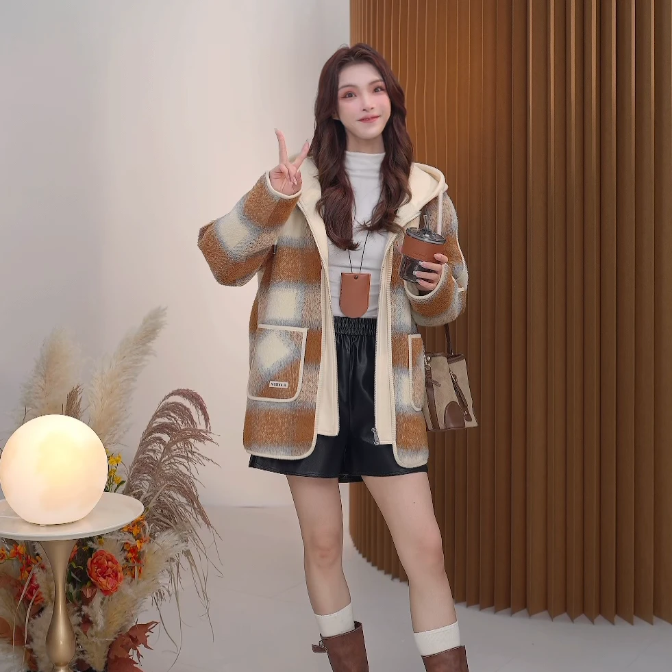 YAYA/鸭鸭羽绒服女毛呢连帽加厚格子秋冬撞色时尚百搭保暖羽绒服