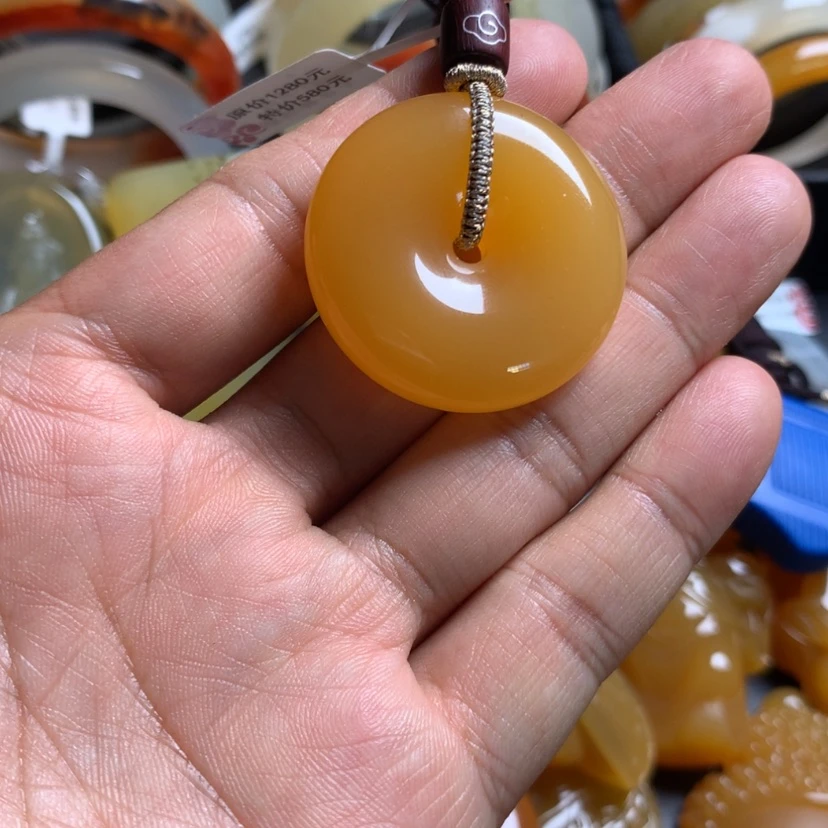 【闪购商品】石英质玉（黄龙玉）颈饰未镶嵌晓*