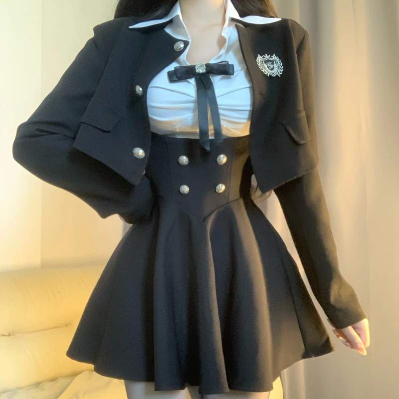 iqcq气球熊辣妹学院风套装女短款西装外套翻领衬衫收腰显瘦挂脖裙