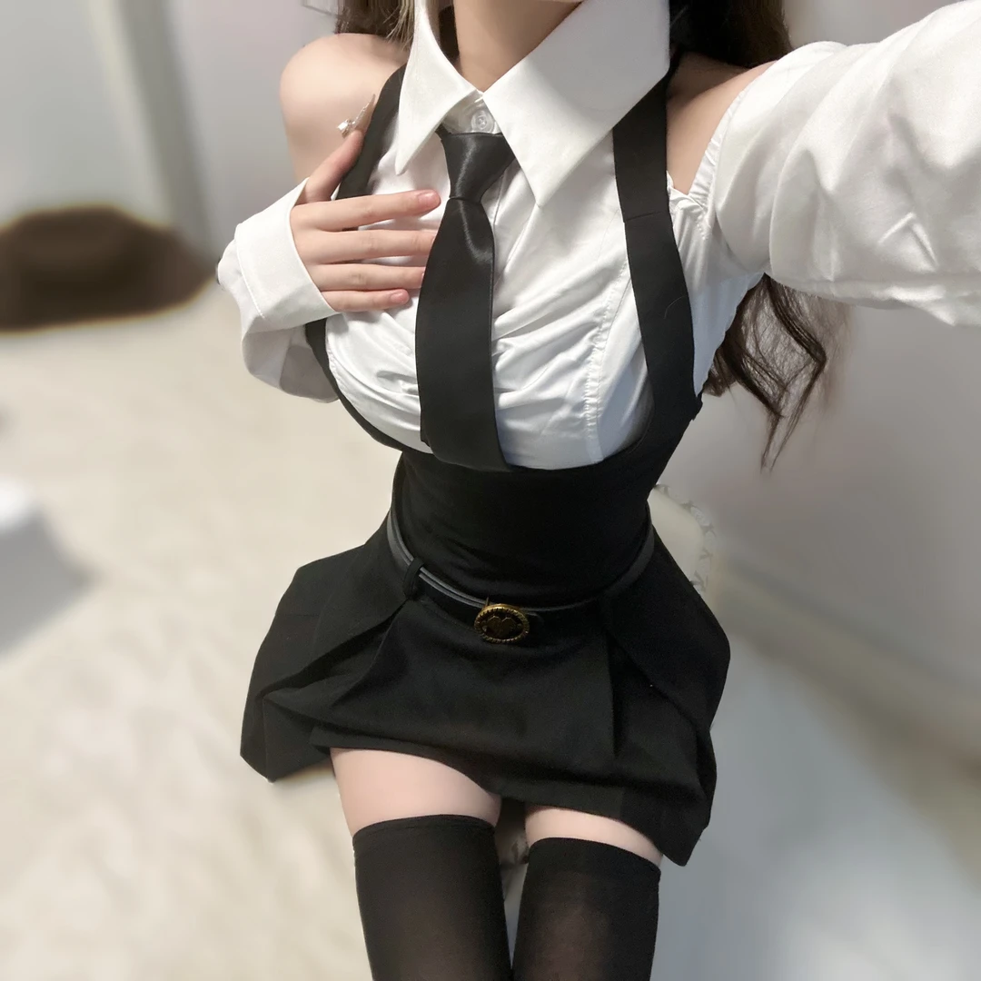 iqcq气球熊纯欲设计感露肩显瘦上衣黑色挂脖裙收腰辣妹省心穿搭