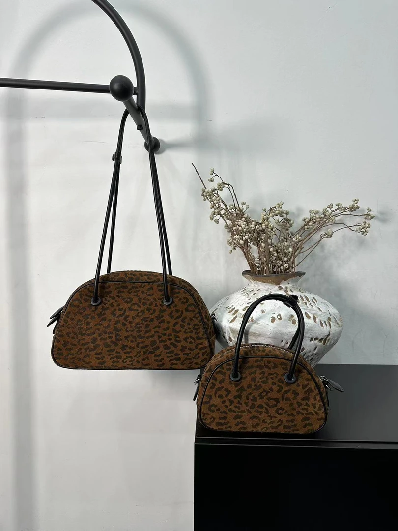 【粉丝福利】磨砂牛皮豹纹波士顿保龄球包女斜挎腋下包软包通勤9261