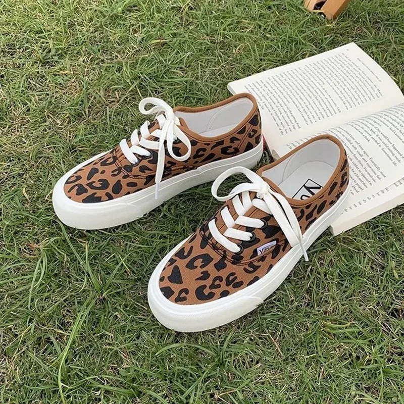 2024季新款豹纹低帮板鞋品牌帆布鞋女士学生系带厚底韩版春秋潮鞋