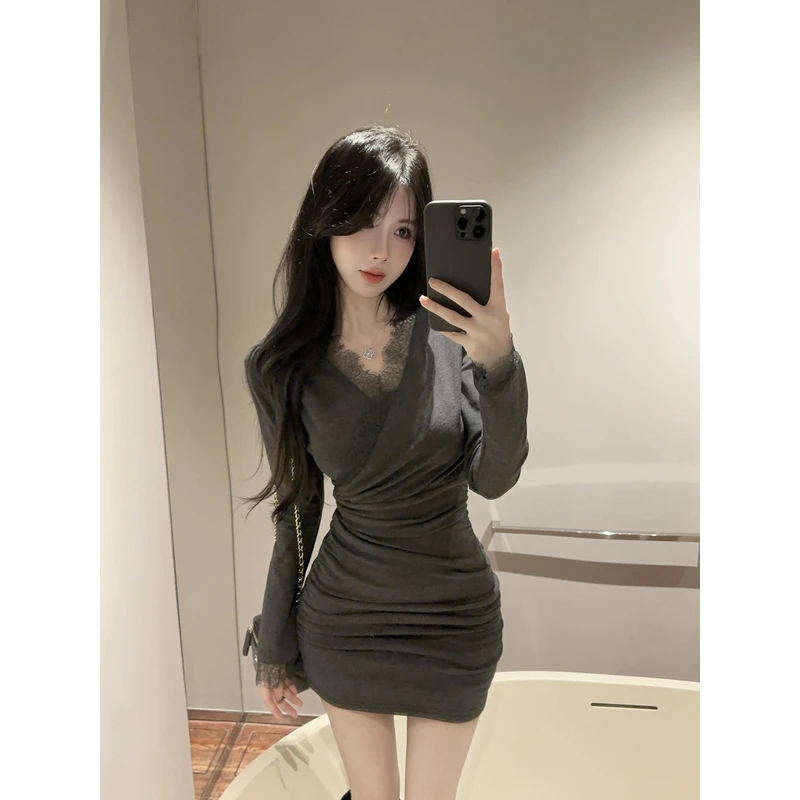 纯欲性感修身显瘦长袖包臀连衣裙女装秋冬v领蕾丝打底内搭连衣裙