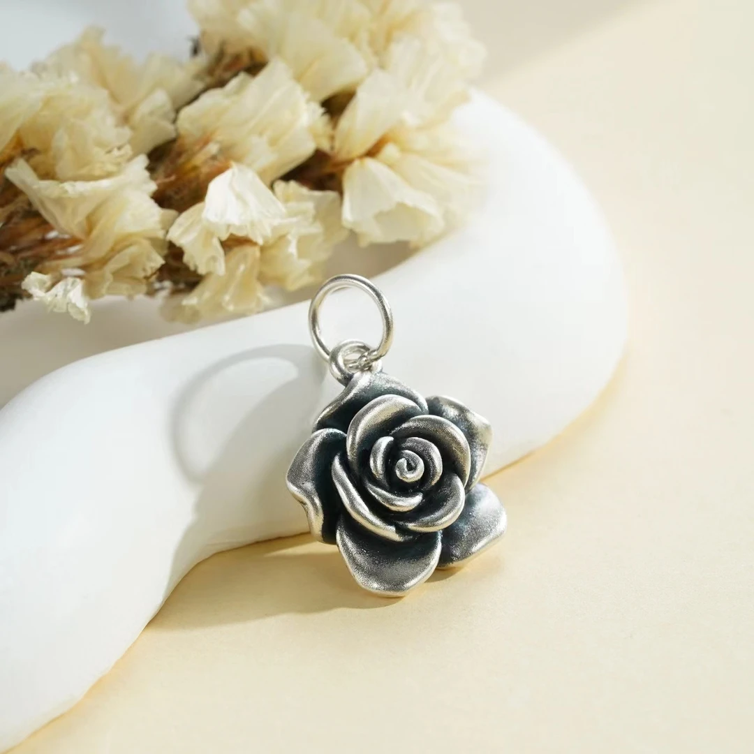 九乐 吊坠足银 做旧玫瑰花吊坠时尚简约轻奢高级感个性服装配饰