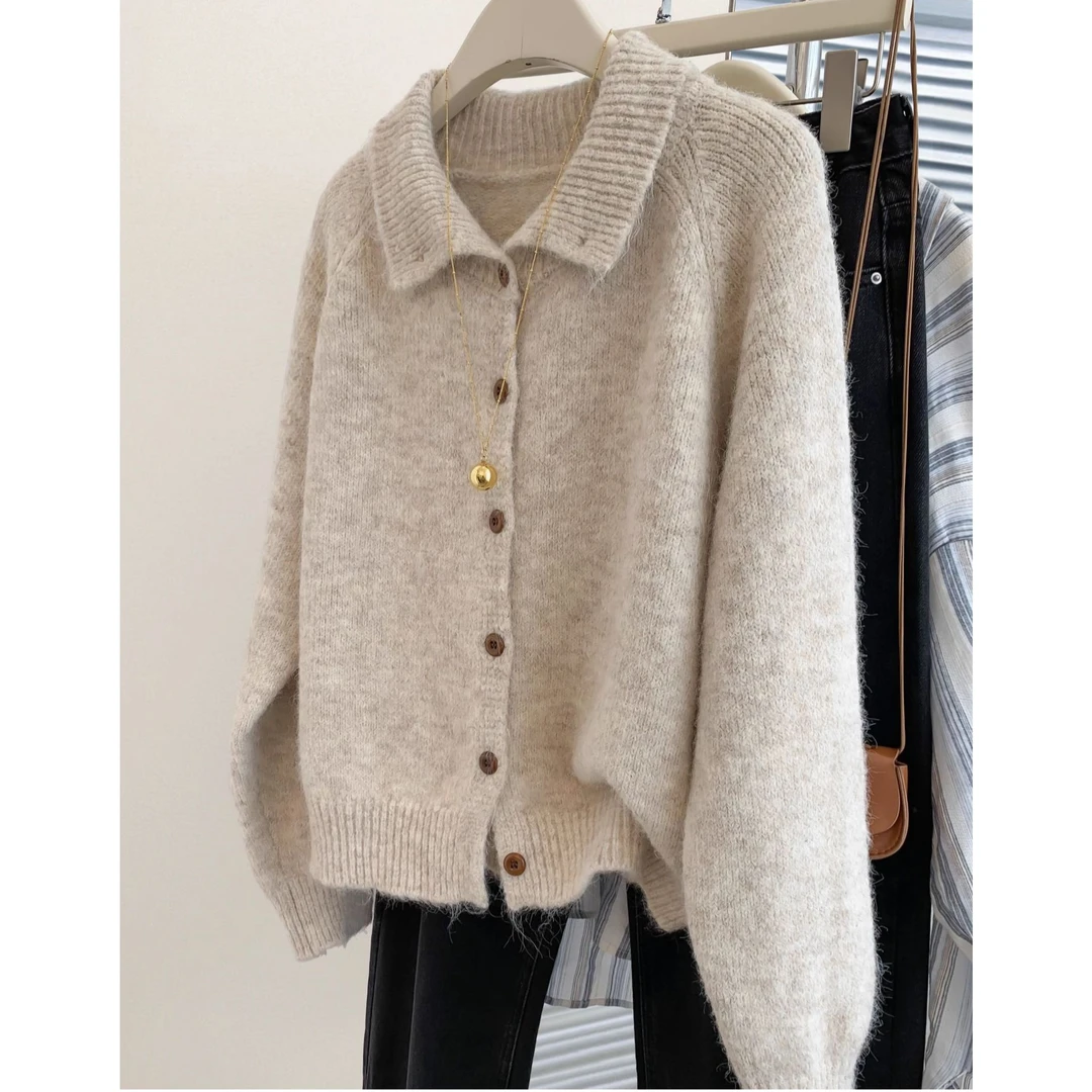 燕麦色翻领毛衣外套女2024秋冬时尚高级感宽松针织开衫慵懒风上衣