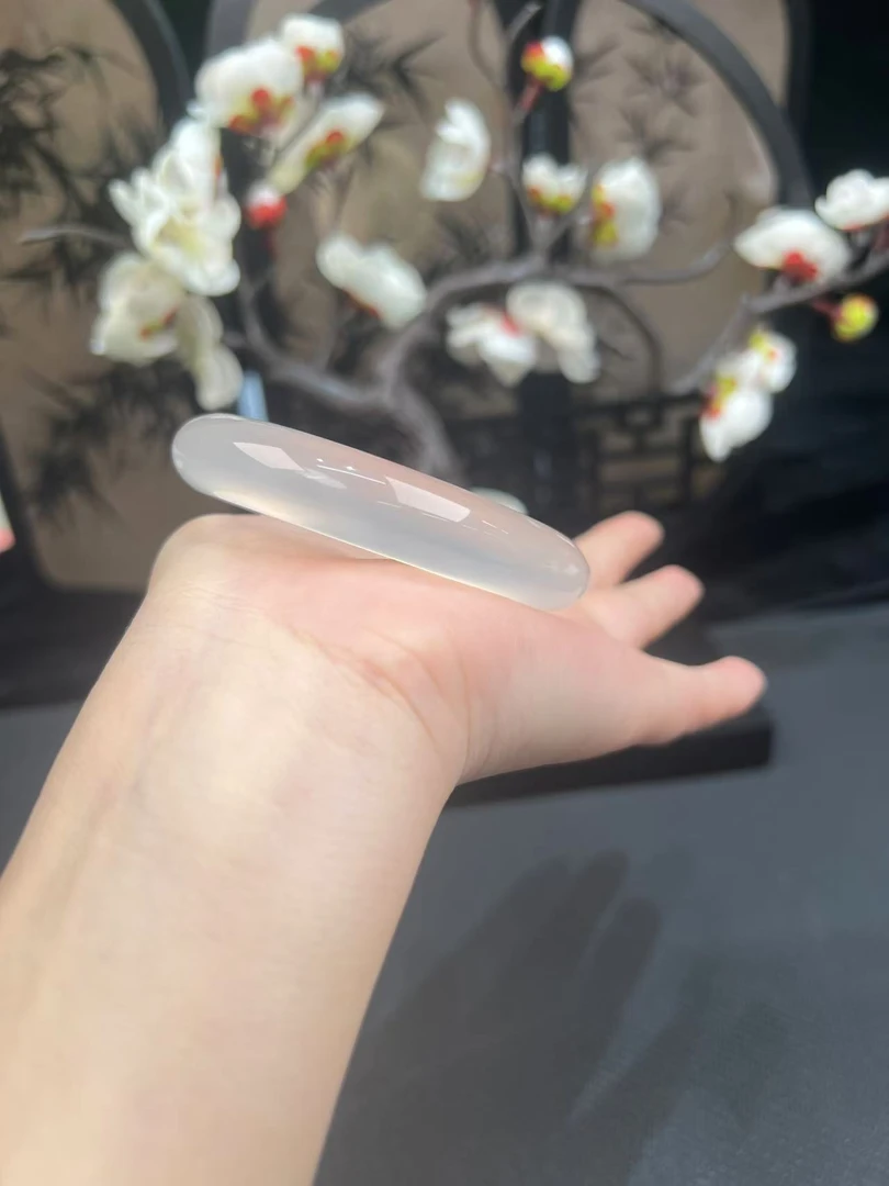 天然玛瑙高货 马料香槟手镯（极光白）