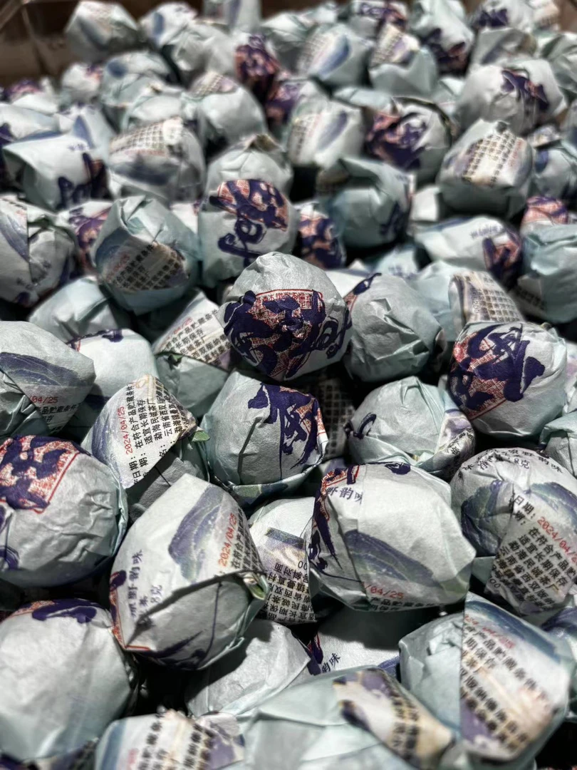 云南普洱茶 生茶 茶王树 龙珠 8克/颗 10颗