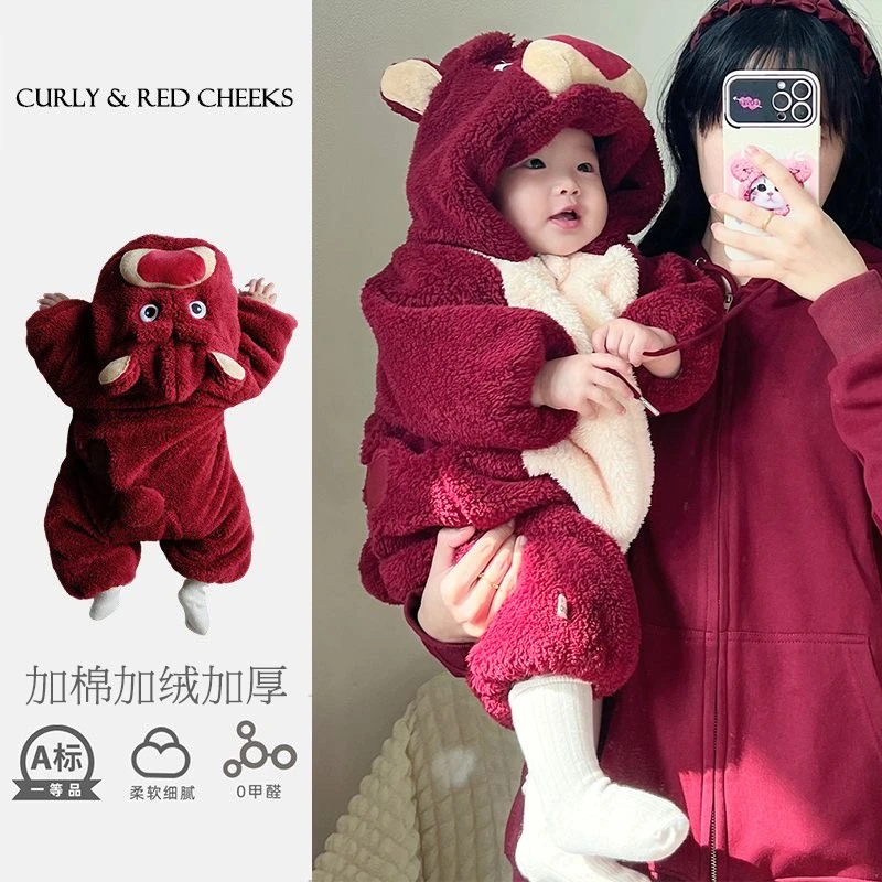 婴儿连体衣草莓熊冬季外出服加绒加厚爬爬服超萌加厚哈衣卡通棉服