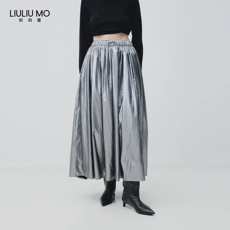 刘刘墨科技感时尚中长款纯色褶皱垂感松紧腰银色金属光泽半身长裙